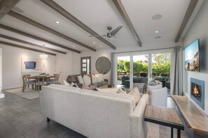 智能电视、壁炉、乒乓球、立体声音响