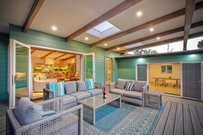 智能电视、壁炉、乒乓球、立体声音响