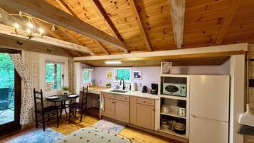 1 Schlafzimmer, Reisekinderbett, kostenloses WLAN, Bettwäsche