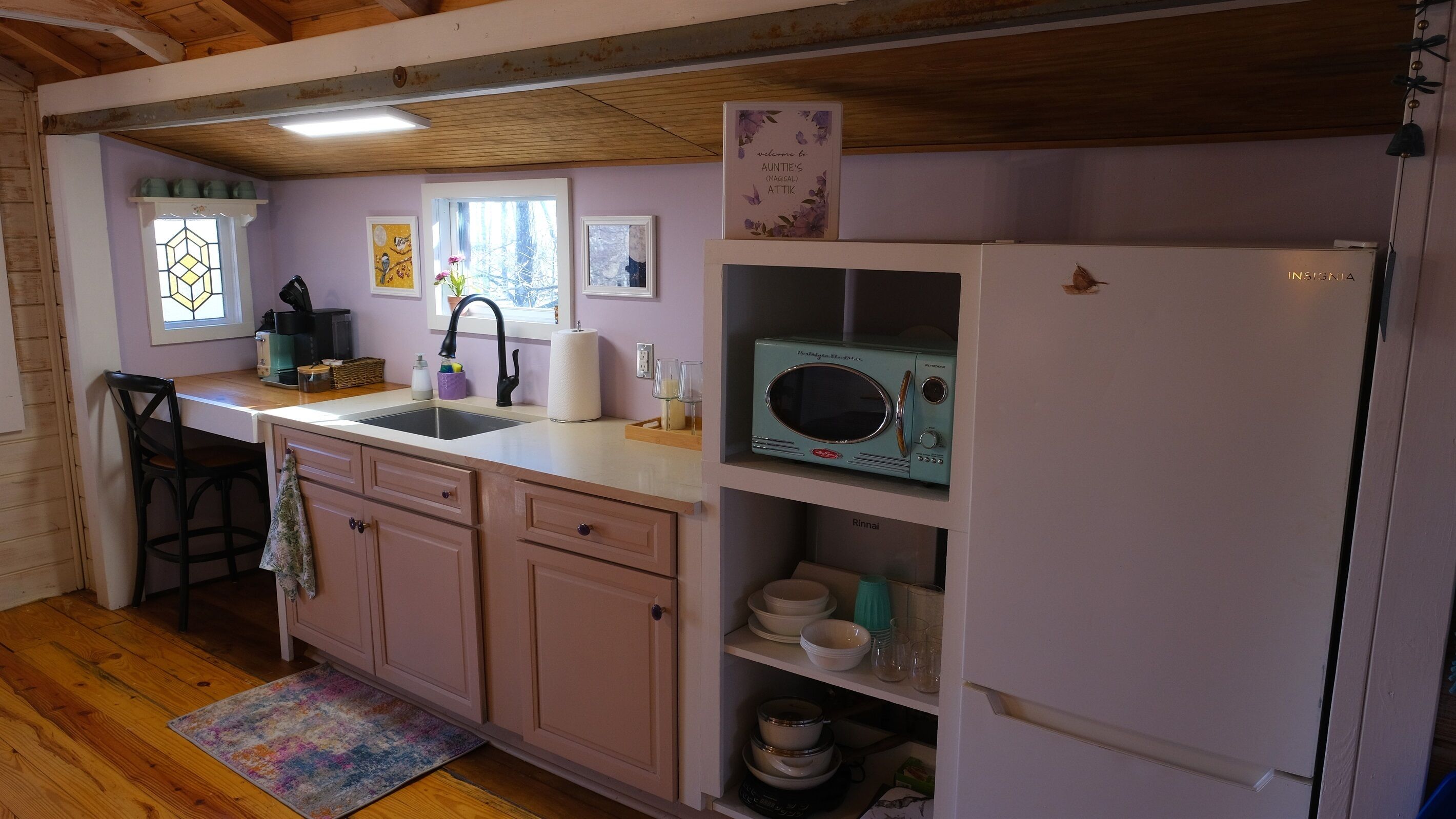 Refrigerador, microondas, cafetera y tetera y tostadora 