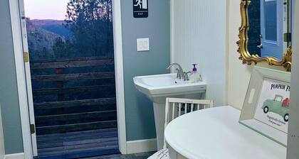 Lovely 6-bedroom house with AC in charming Tahoe Sierras Gold Country