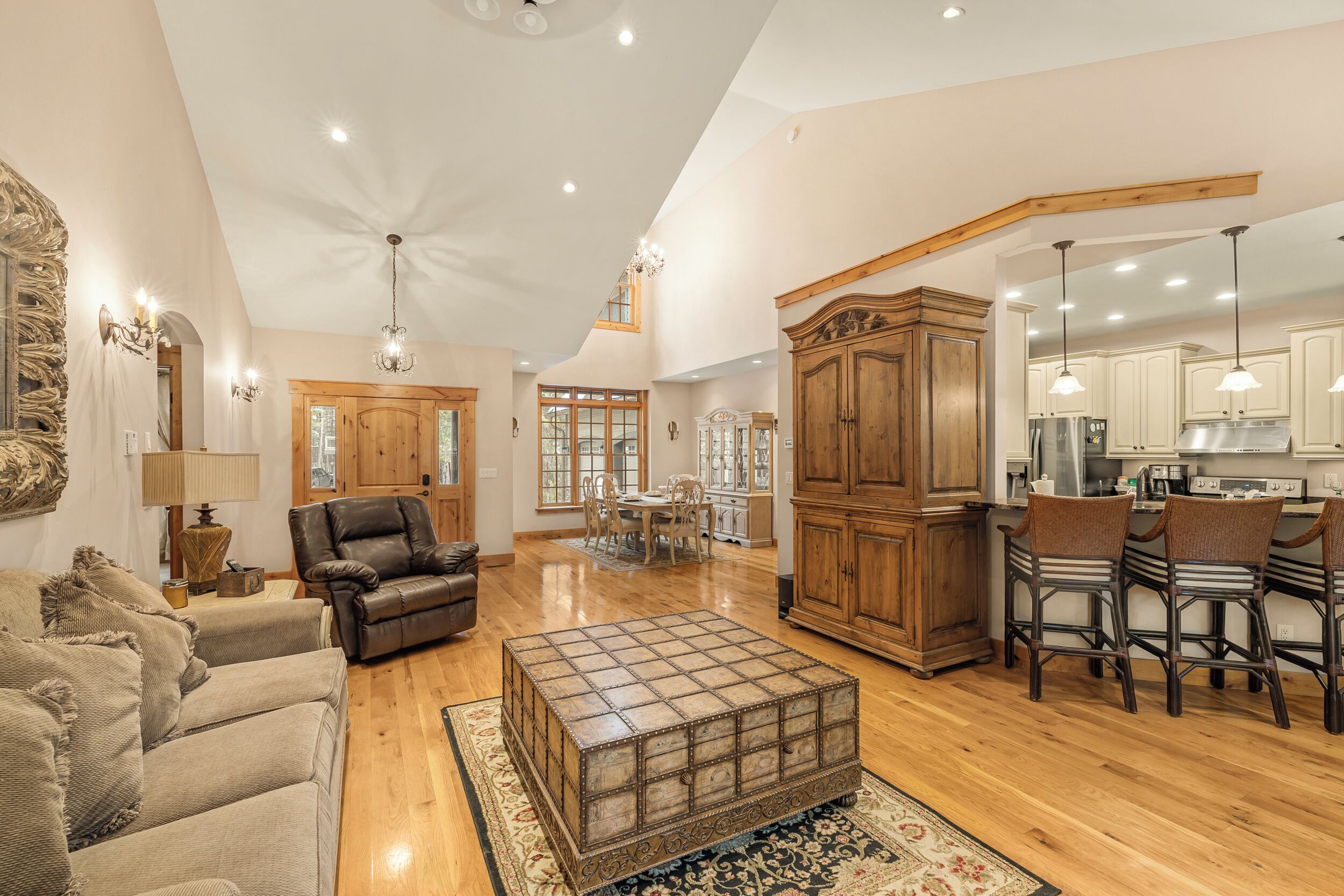 Smart-TV, Kamin, DVD-Player, Videothek