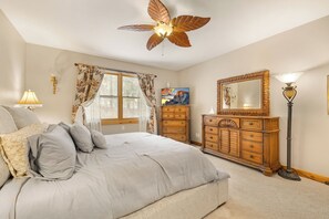 4 soveværelser, skrivebord, strygejern/strygebræt, weekendseng