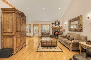 تلفزيون ذكي، مدفأة، مشغل دي في دي، مكتبة فيديو