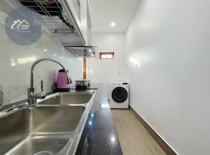 Double Room | Shared kitchen facilities | Mini-fridge, microwave