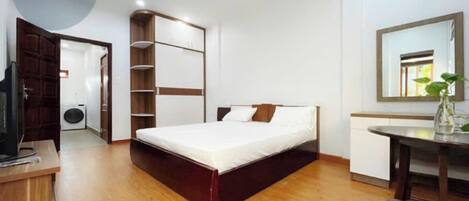 Desk, laptop workspace, free WiFi