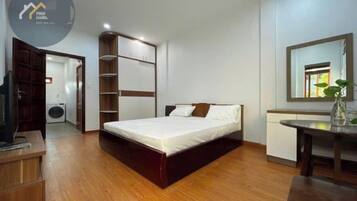 Desk, laptop workspace, free WiFi