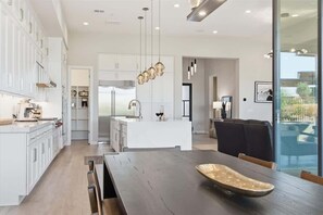 Dining - Sierra Vista - Gated Community in Sereno Canyon (Scottsdale)