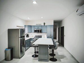 Fridge, microwave, oven, stovetop - Bonita 3-bedroom house  in town Puerto Peñasco  (Puerto Peñasco)