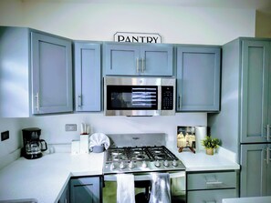 Fridge, microwave, oven, stovetop - Bonita 3-bedroom house  in town Puerto Peñasco  (Puerto Peñasco)