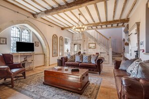 The living room at Priory East Gate, Essex - Priory East Gate - Luxury Cottages (St Osyth)