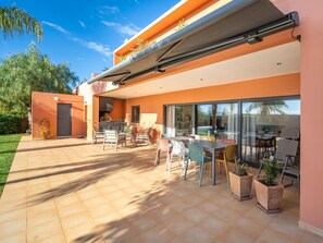Outdoor dining - Contemporary villa with private pool (Lagos)