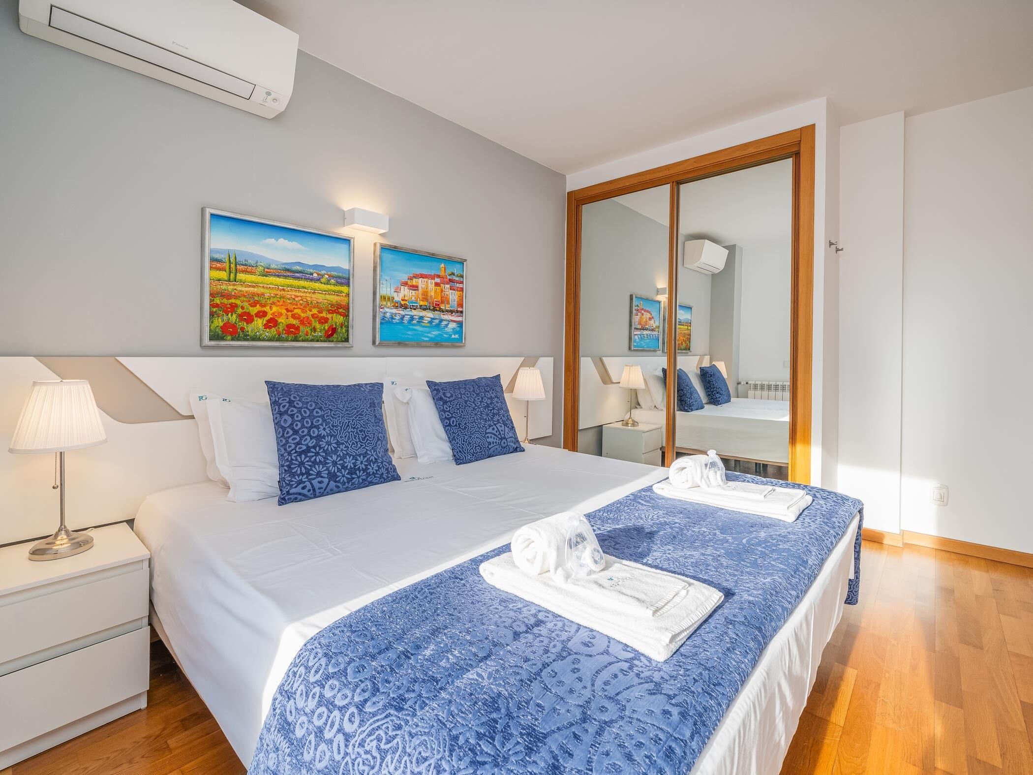 Iron/ironing board, Internet, bed sheets