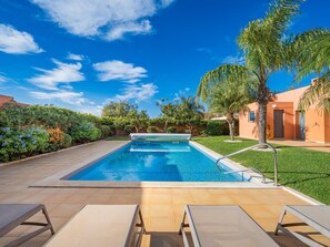 Pool - Contemporary villa with private pool (Lagos)