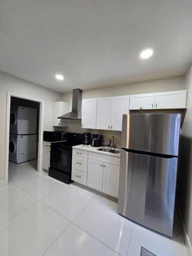 Cozy studio in peaceful Valrico with refreshing AC. Fully remodeled in 2024.