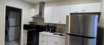 Cozy studio in peaceful Valrico with refreshing AC. Fully remodeled in 2024.