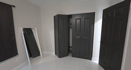 Cozy studio in peaceful Valrico with refreshing AC. Fully remodeled in 2024.