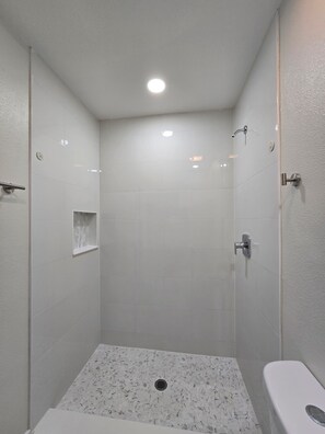 Handdukar, tvål och toalettpapper