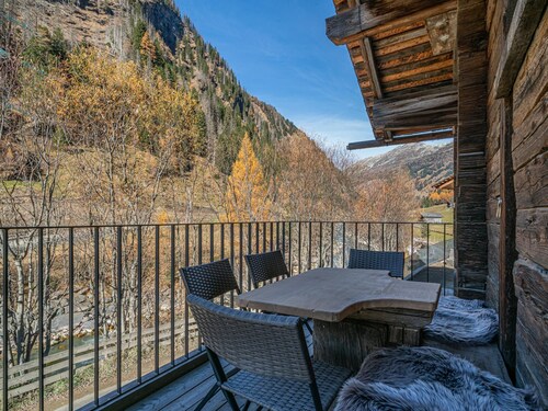 Cosy chalet with balcony and terrace