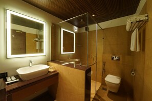 Dusj, toalettartikler (inkludert), håndklær og såpe