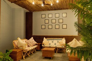 Lobby sitting area - Trishvam Palolem Beach Resort (Canacona)
