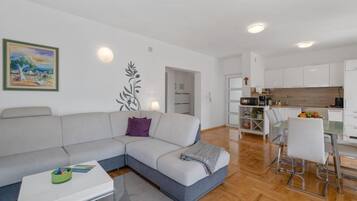Apartment (Two Bedroom Apartment With Terrace An) | Property amenity