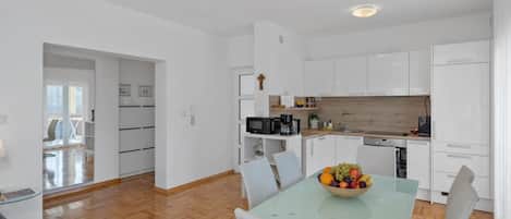 Apartment (Two Bedroom Apartment With Terrace An) | Property amenity