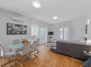 Apartment (Two Bedroom Apartment With Terrace An) | Property amenity