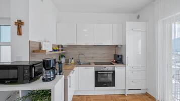 Apartment (Two Bedroom Apartment With Terrace An) | Kemudahan hartanah