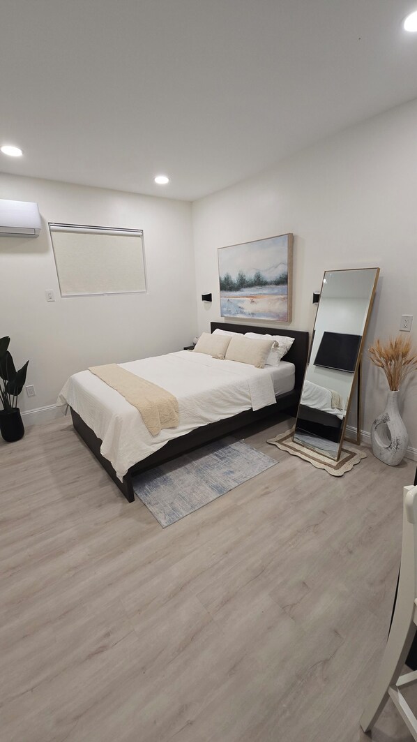 1 slaapkamer, een strijkplank/strijkijzer, gratis wifi, beddengoed