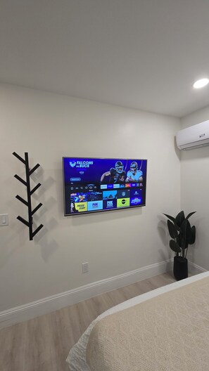 1 habitación, tabla de planchar con plancha, wifi gratis y ropa de cama