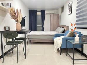 1 bedroom, iron/ironing board, WiFi, bed sheets - Zhongxiao East 206 -10E | Urban Retreat in Prime Taipei (Taipei City)