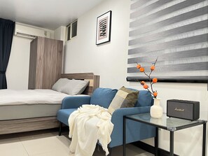 1 bedroom, iron/ironing board, WiFi, bed sheets - Zhongxiao East 206 -10E | Urban Retreat in Prime Taipei (Taipei City)