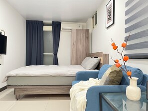 1 bedroom, iron/ironing board, WiFi, bed sheets - Zhongxiao East 206 -10E | Urban Retreat in Prime Taipei (Taipei City)