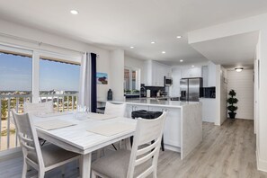 Dining - Sand Caper 703 Sea Please Suite (Fort Myers Beach)