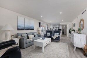TV - Sand Caper 703 Sea Please Suite (Fort Myers Beach)