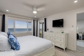 2 bedrooms, iron/ironing board, WiFi, bed sheets - Sand Caper 703 Sea Please Suite (Fort Myers Beach)