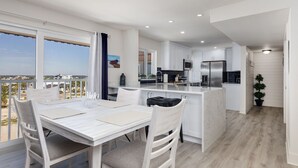 Dining - Sand Caper 703 | Sea Please Suite | Gulf Views (Fort Myers Beach)