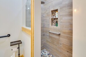 Hair dryer, towels - Pets Welcome! Quiet Couple’s Retreat in Lyles (Lyles)