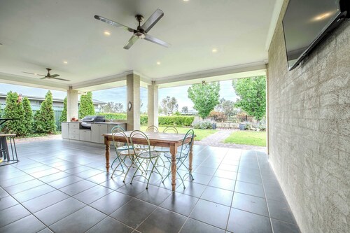 Lakeside on Southlakes - Family Entertainer