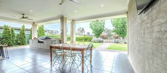 Lakeside on Southlakes - Family Entertainer