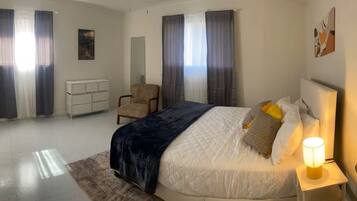 3 camere, una scrivania, ferro/asse da stiro, Wi-Fi gratuito