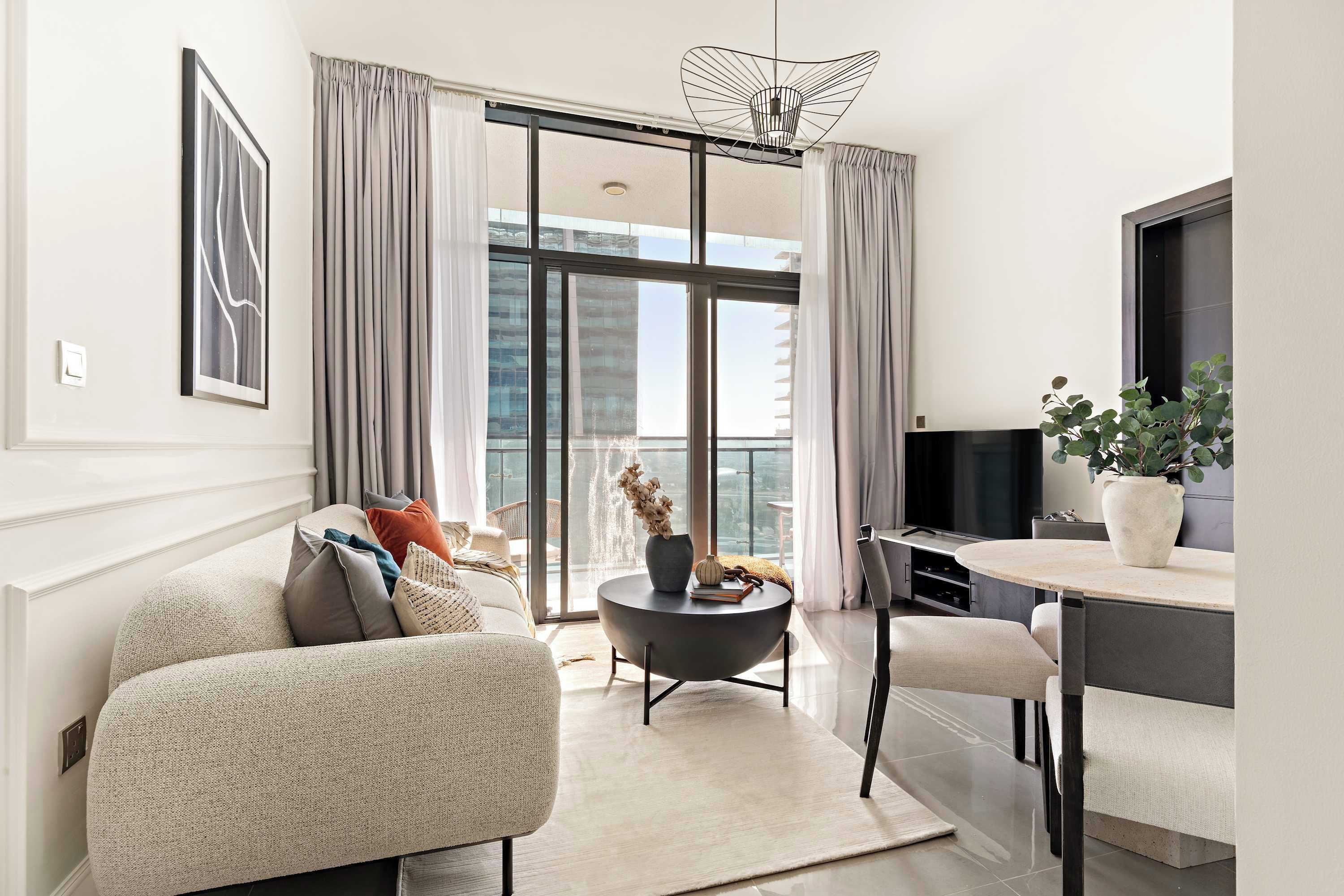 Televisión y oficina 