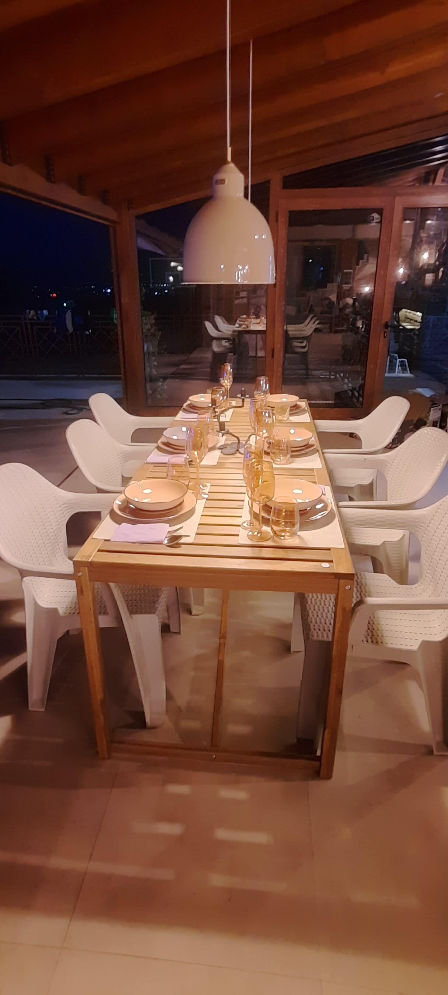 5-inch Smart TV with cable channels, heated floors