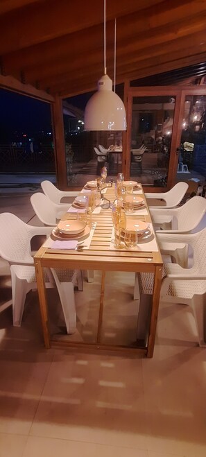 5-inch Smart TV with cable channels, heated floors - Macedonium Luxury Villa with big pool (Kuchevishte)