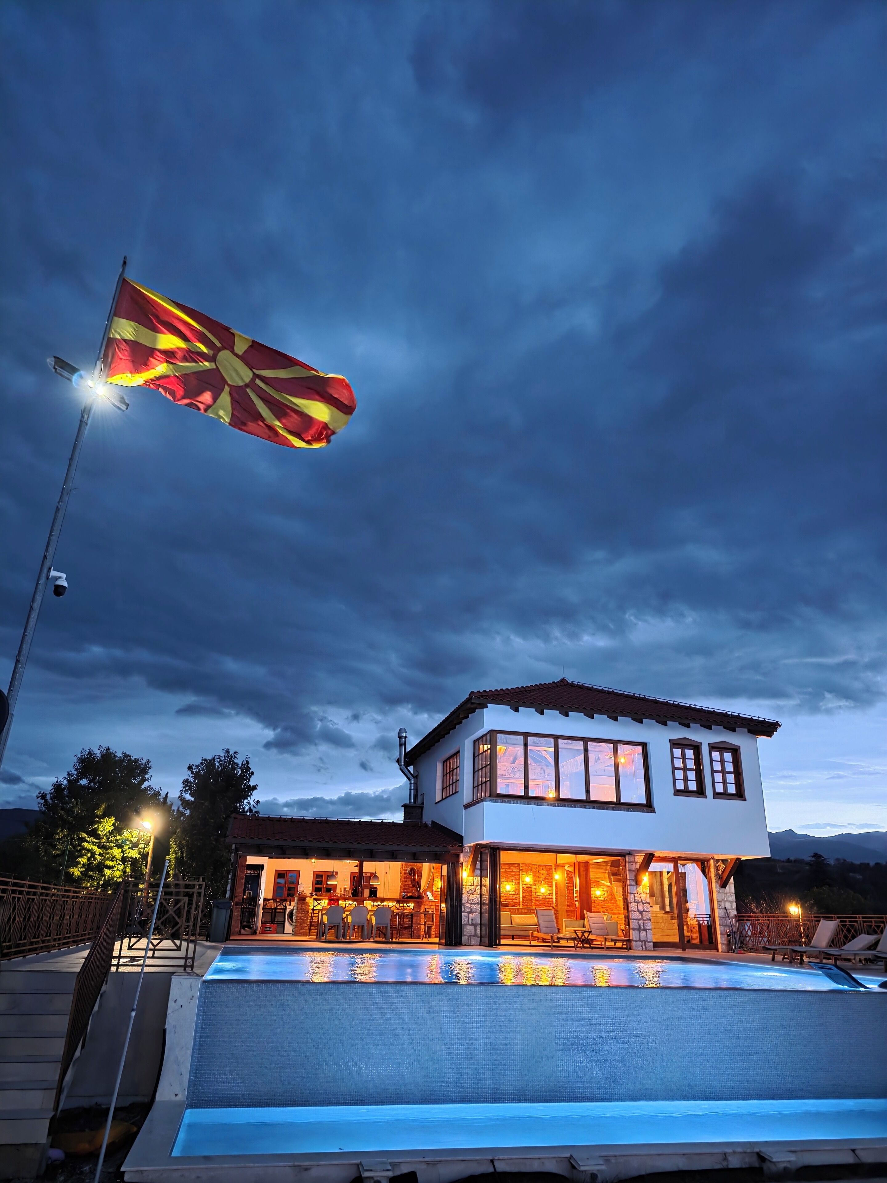 Vista frontal de la propiedad