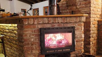 Bathtub, towels, soap, shampoo