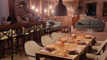 5-inch Smart TV with cable channels, heated floors