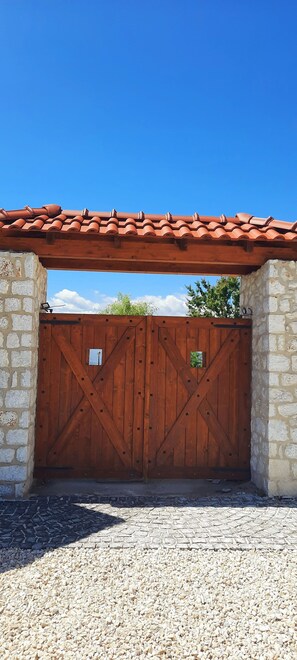 Front of property - Macedonium Luxury Villa with big pool (Kuchevishte)