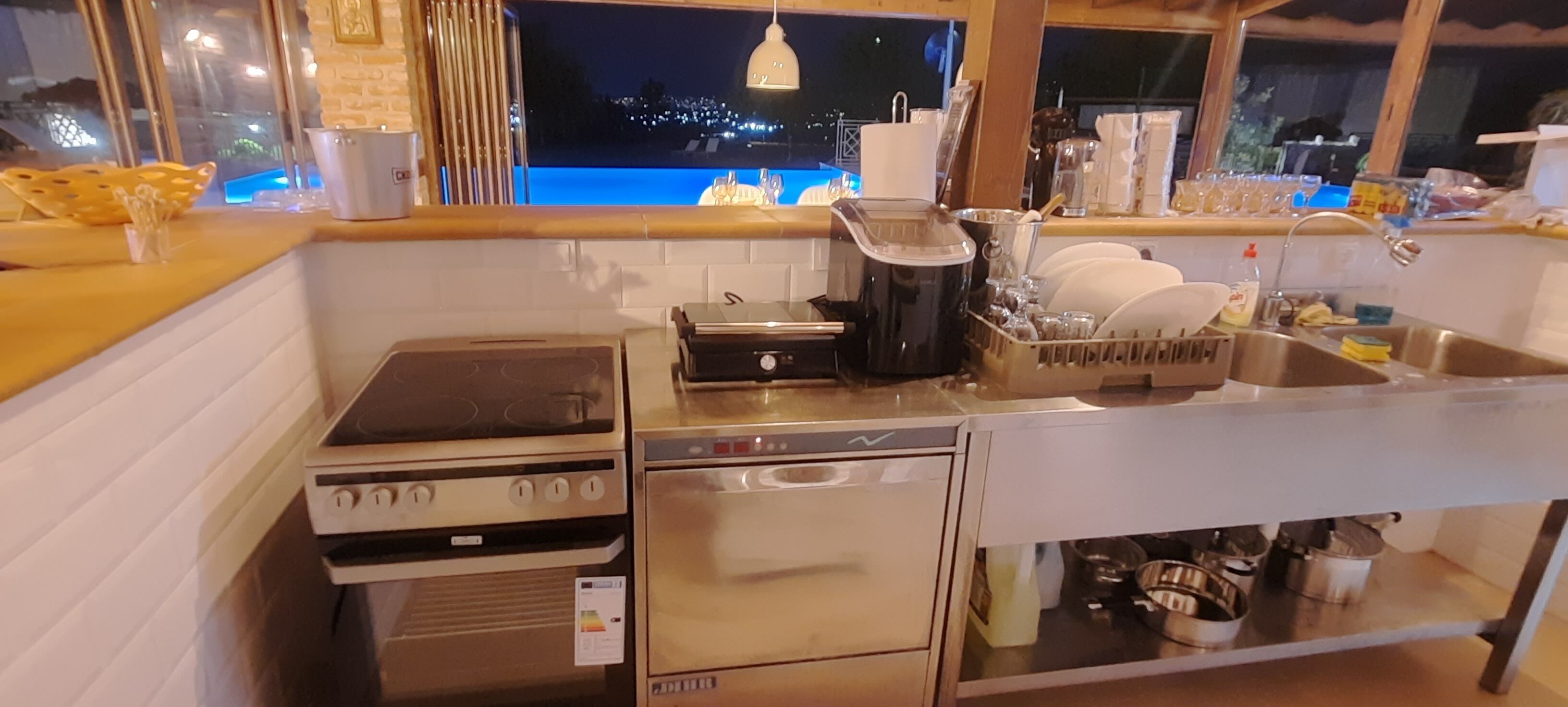 Deluxe Villa | Private kitchen | Coffee/tea maker, electric kettle, dining tables